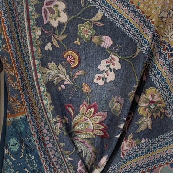 One World Live and Let Live Boho Floral Women’s Size S Knotted Front Hi Low Top - Picture 3 of 15